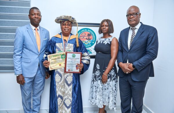 Hunpe Awarded Honorary